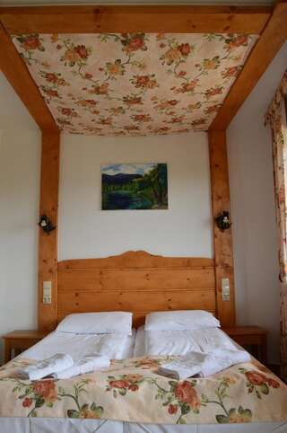 Курортные отели Montenero Resort&Spa Чарна-Гура Двухместный номер с 1 кроватью или 2 отдельными кроватями-6